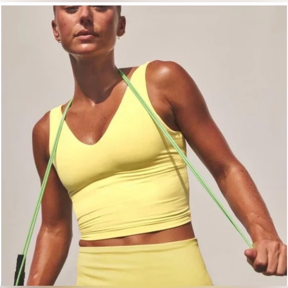 NWT Athleta Transcend V-Neck Crop Citron Top Size Small Best for D-DD Cups - Picture 4 of 8